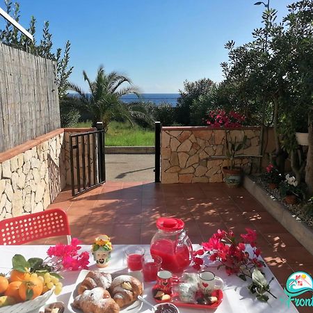 Vila Casa Fronte Mare Santa Teresa Di Riva Exteriér fotografie