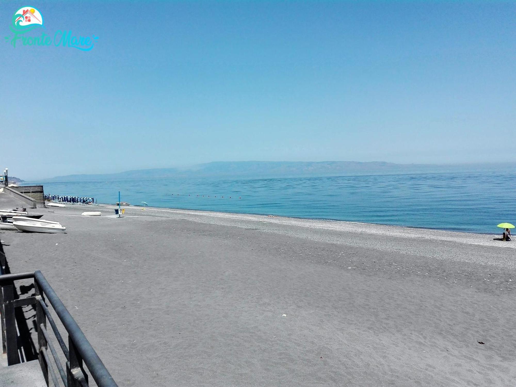 Vila Casa Fronte Mare Santa Teresa Di Riva Exteriér fotografie