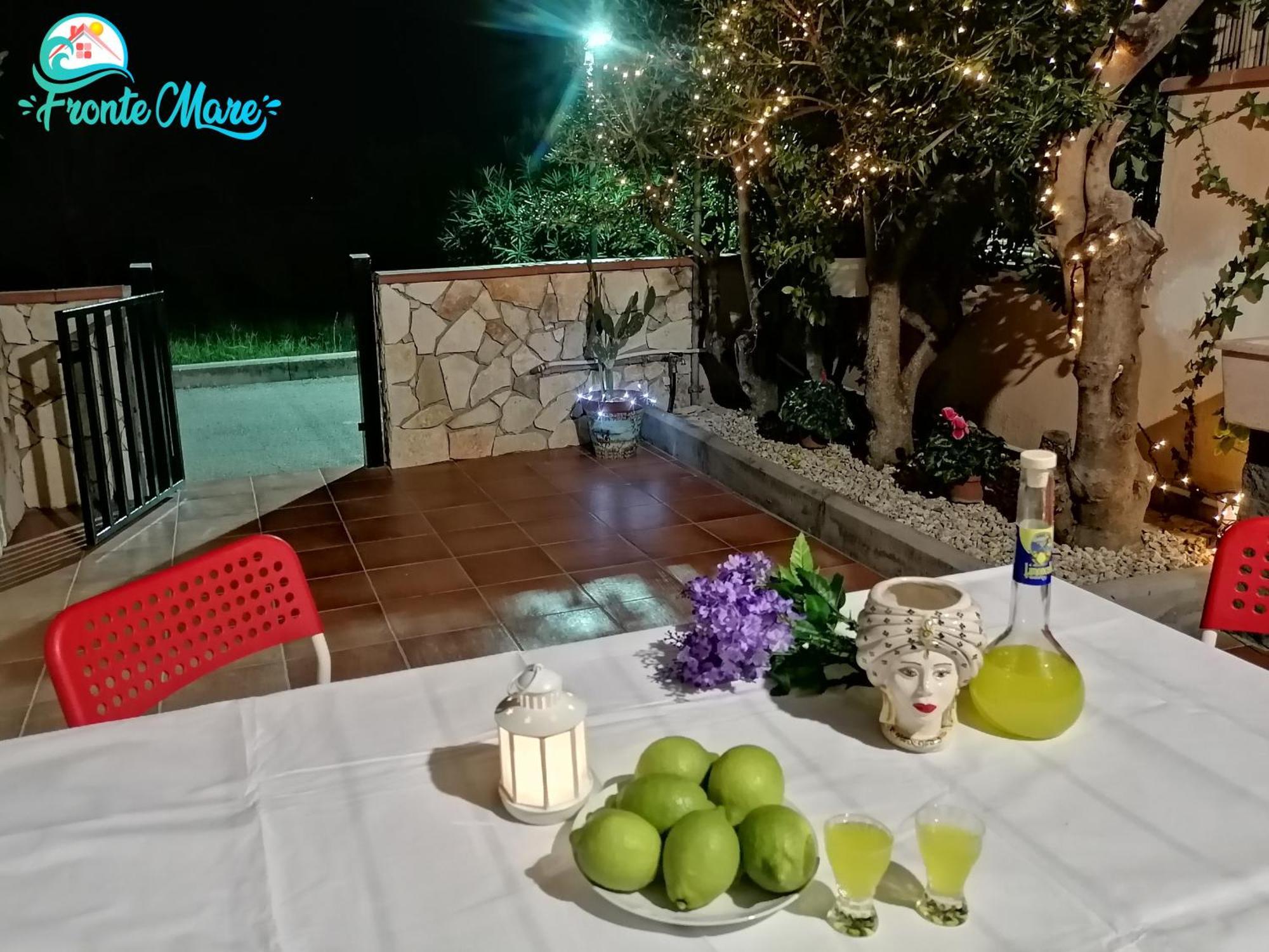 Vila Casa Fronte Mare Santa Teresa Di Riva Exteriér fotografie