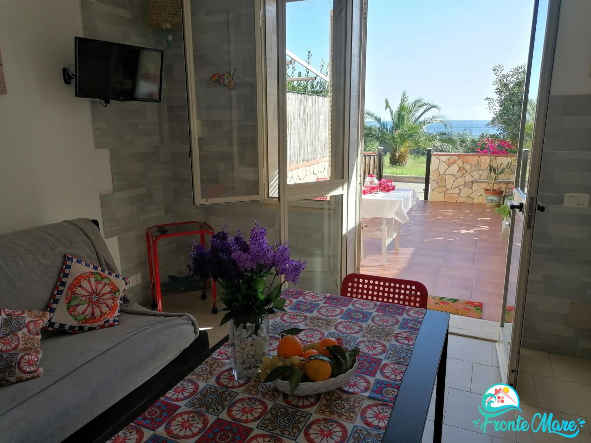 Vila Casa Fronte Mare Santa Teresa Di Riva Exteriér fotografie