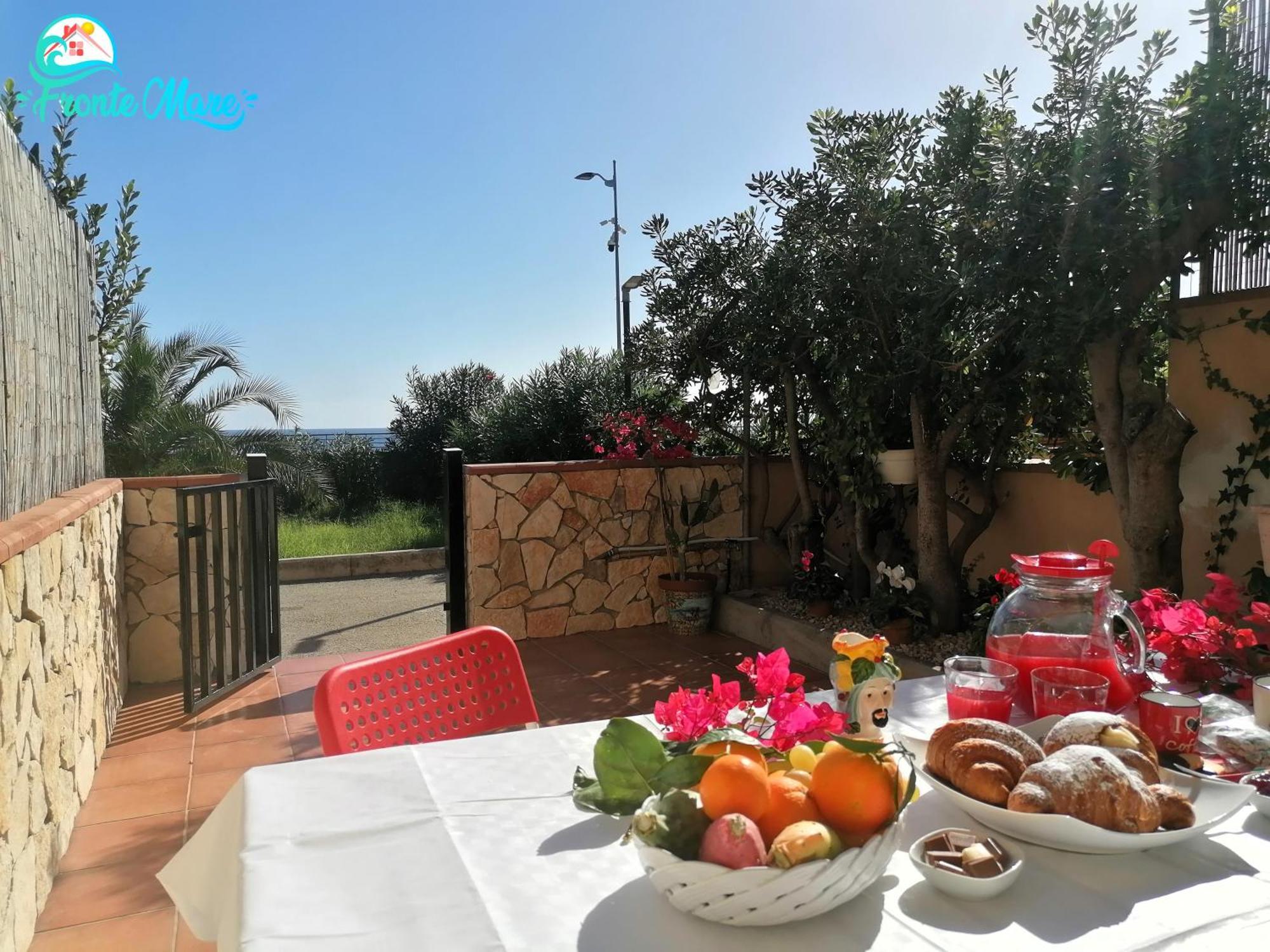 Vila Casa Fronte Mare Santa Teresa Di Riva Exteriér fotografie