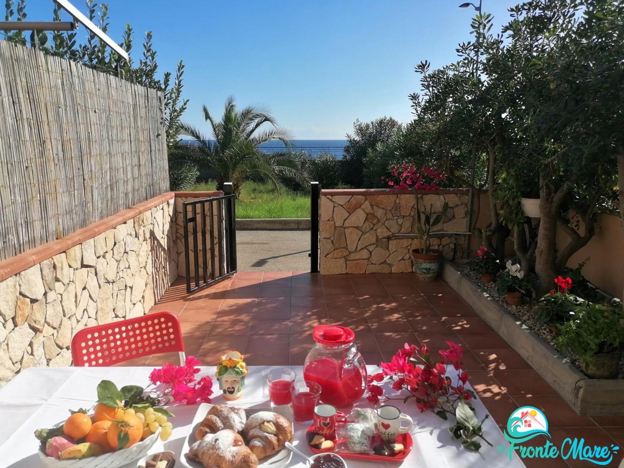 Vila Casa Fronte Mare Santa Teresa Di Riva Exteriér fotografie